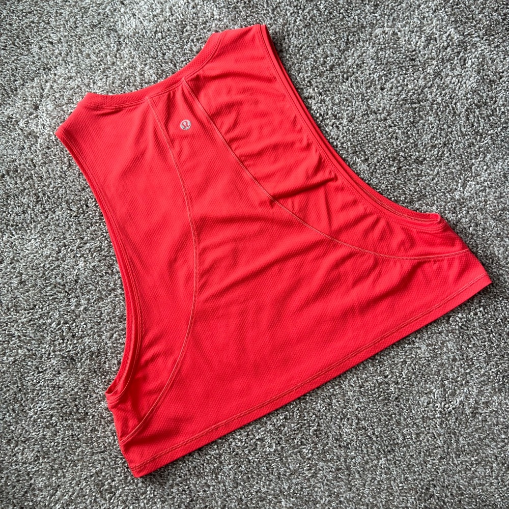 Women’s Lululemon Muscle Love Crop Tank in Size 6